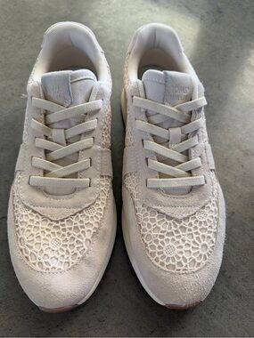 TOMS TRVL LITE Women’s Floral Lace Suede Sneakers Cream White Size US 9.5